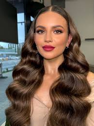 Hello♥️ My name Yana , I'm makeup artist and hairstylist from Ukraine. Now  I live in Lithuania, Vilnius 🇱🇹 I do all types of make up, hairstyles and  waves🫶🏼 do makeup and