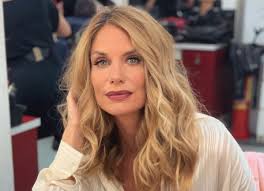 Può servire a fare in modo che la piega mossa duri più a lungo. Capelli Ondulati Come Realizzare Da Sole Una Piega Mossa Vanity Fair Italia