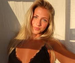 Tess Cameron (@tesscameron) • Instagram photos and videos