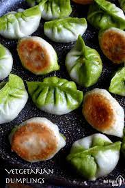 Rajang kasar jamur kuping dan rajang siapkan kulit dimsum yang sudah dibuat, masukkan isian adonan udang yang sudah didinginkan. Vegetarian ç´ é£Ÿ
