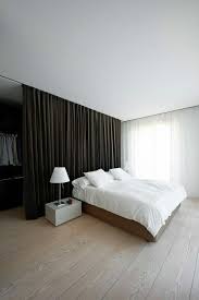 Sulle cremagliere da fissare al muro, agganci, con un gesto, tutto quello che ti serve: Camera Da Letto Con Cabina Armadio L Unica Guida Definitiva