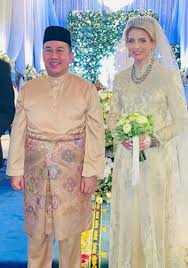 Isteri sultan kelantan kongsi mesej istimewa selepas selamat lahirkan putera. Selepas Sultan Kelantan Tengku Mahkota Pula Pilih Orang Luar Sebagai Isteri Baginda Memang Manis Isteri Baginda Lepat Pisang