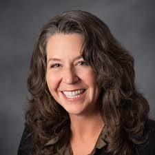 Danielle Sisk's Instagram, Twitter & Facebook