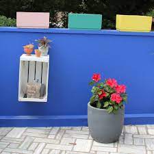 La peinture murale s'applique généralement sur des supports extrêmement poreux (plaques de plâtre) ou fermés la peinture murale acrylique a pour seul inconvénient de ne pas égaler l'aspect lisse des peinture multi supports dulux valentine creme de couleur satin bleu paon 2.5 l. Peinture Lunicoat Majorelle Simab Le Magasin D Usine