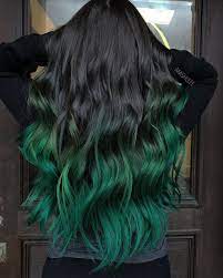 Imagen Descubierto Por Hair Hairstyles Descubre Y Guarda Tus Propias Imagenes Y Videos En We Hear Dark Green Hair Hair Color Underneath Green Hair Ombre