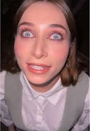 I dont know how to wear contacts sorry #blueeyes #scary