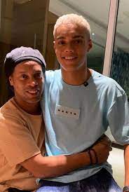 It appears that the boy is following in his father's footsteps after he got signed professionally by a brazilian club. Filho De Ronaldinho Gaucho Festeja Com Funk Liberacao E Volta Do Pai Para O Brasil Ja Tinha Dado Certo Retratos Da Bola Extra Online
