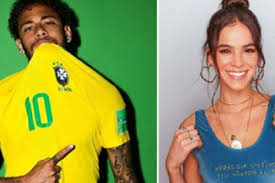 Bruna reis maia (born 4 august 1995), known professionally as bruna marquezine, is a brazilian actress. Obrolan Neymar Dan Bruna Marquezine Menjelang Duel Brasil Versus Meksiko Bolasport Com