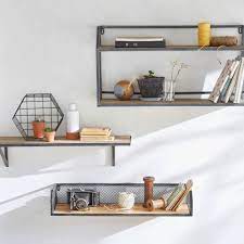 Étagère murale comprenant 5 casiers de rangement en métal noir et bois. Etagere Murale Grillagee En Bois Et Metal Noir L67cm Fir Etagere Murale Alinea