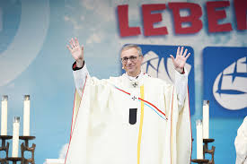 .erzbischofs sowie vom erzbistum hamburg abzuwenden, biete ich papst franziskus meinen amtsverzicht an und bitte ihn um die sofortige entbindung von meinen aufgaben, sagte heße in einer. Schulen Im Erzbistum Hamburg Tausende Schuler Feiern Fronleichnamsgottesdienst Mit Erzbischof Hesse Auf Dem Hamburger Fischmarkt