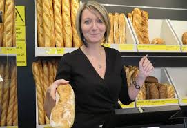 A eux de combler les vides. Moncoutant Elle A Troque Son Tablier Pour Le Micro De N Oubliez Pas Les Paroles