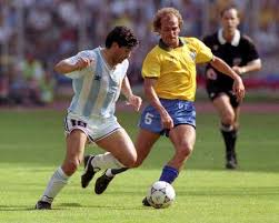 Contra volantes e zagueiros, a vitória da paciência e da fé em maradona. Cinco Classicos Inesqueciveis Entre Brasil X Argentina