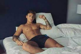 Quando fede vede benji con solo le mutande gli viene un erezione, subito. 86 Idee Su Benji E Fede Fede Cantanti Idol