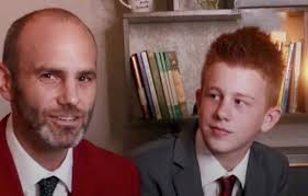 Jacob et Calvin pratiquent la spéléologie en famille