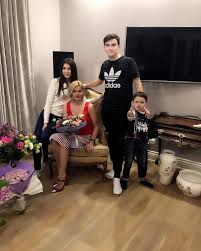 03:30 128 кбит/с 3.2 мб. Lyublyu Tebya Ochen Irina Krug Nezhno Pozdravila Svoyu Krasavicu Doch S 25 Letiem Moskovskie Novosti Moskovskij Biznes Portal