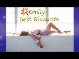 She is the daughter of mother dr. 13 Emily Bett Rickards Sexiest Pictures Sexy Sweet Sexiestwomanana Youtube