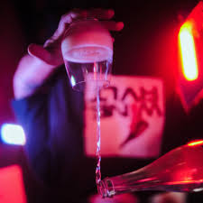 VIGNERON OF THE WEEK* Monday to Thursday (15-18 April) Showcasing the wines  of @dasjuice A winemaking project from James Audas and Tom Sheer. Made with  maximum good-drinking in mind, all of our