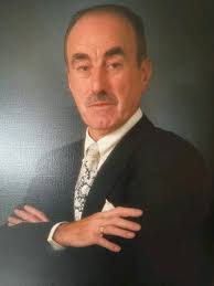 I was saddened to hear of the passing of Les Bell, founder of Bells Stores.  Like many I left school and started my first job