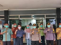 9904) adalah salah satu produsen alas kaki nike terbaik di taiwan, dan merupakan salah satu produsen alas kaki terbesar di dunia. Kapolres Serang Sosialisasi Pencegahan Covid 19 Di Pt Nikomas Dan Pwi Didampingi Muspika Tribrata News Banten