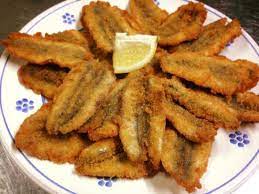 Una volta completata questa procedura scolate i filetti facendoli asciugare su carta assorbente, poi conditeli con sale fino e pepe. Come Si Preparano Le Alici Impanate E Fritte Alla Calabrese La Cucina Di Bacco