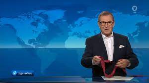 Jan hofer verabschiedete sich als chefsprecher der tagesschau, aber nicht von der bildfläche. Jan Hofer Letzte Tagesschau Krawatte Ab Burde Weg Der Spiegel