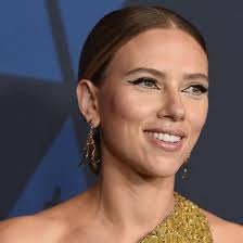 Scarlett johansson moved from being an indie darling to one of the most recognizable actresses in the world thanks to her standing as a member of marvel's . Preisverleihung Mtv Movie Awards Scarlett Johansson Mit Schleim Uberschuttet Shz De