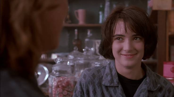 REVIEW: Welcome Home, Roxy Carmichael (1990) – FICTIONMACHINE