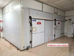 Disponibilita' celle frigo nuove disponibilitaâ€™ di attrezzature per ristoranti, macchine alimentari centro scaffali abbiamo scaffali usati zincati adatte per installazione in celle frigo anche per. Cella Frigo Doppia Usata Per Macelleria Attrezzature Di Lavoro In Vendita A Bergamo Bergamo