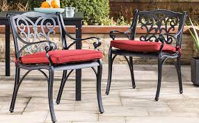 The minimalist nature of this modern patio dining chair is an asset for the home of any modern furniture lover. Amazon Com Glitzhome Elm Plus Set Of 2 Cast Aluminium Patio Dining Chairs Outdoor Chairs Dining Furniture All Weather Frame With Thick Cushion For Porch Yard Balcony Kitchen Red Kitchen Dining