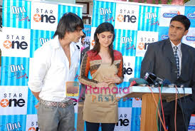 Muskaan Mehani Karan Singh Grover Mohnish Behl At Dill Mill Gaye On Location In Madh On 13th Feb 2009 Muskaan Mehani Bollywood Photos Abhimanyu modi, a senior doctor.