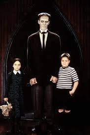 For smaller children it would function as a hide and seek structure, and for older children and adults it would be a court to play a version of dodgeball. Bild Zu Carel Struycken Die Addams Family Bild Carel Struycken Christina Ricci Jimmy Workman Filmstarts De