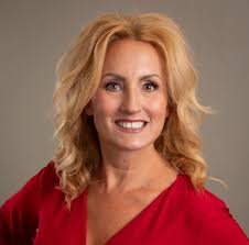 The newest Kaye Lynne Webb Influential Woman in Business Award goes to  Watco EVP and Chief Business Officer Rachael Peterson! She recently  received this honor, named after one of Watco's founders, at