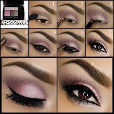 Augen Make Up Braune Augen Lila Geschminkt Bildanleitung In 2020 Smoky Eye Makeup Pink Eye Makeup Eye Makeup