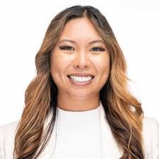 Carrie Neumann's Instagram, Twitter & Facebook