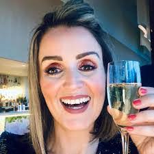 Diane Emmett's Instagram, Twitter & Facebook