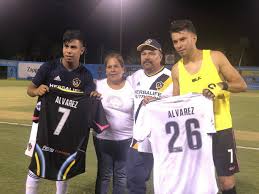 Facebook gives people the power to share and makes the world more open and connected. Los Alvarez Once Anos De Diferencia Y Una Pelota De Por Medio As Usa