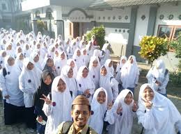 Untuk menentukan mana smp terbaik bisa melihat hasil un (ujian nasionalnya) dan dari data kemendikbud ini, ada sekitar 218 smp terfavorit di indonesia. 10 Pondok Pesantren Terbesar Dan Terbaik Di Yogyakarta Kuwaluhan Com
