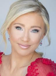 Ainsley Hamilton's Instagram, Twitter & Facebook