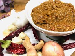 Diese Balinesische Jimbaran Sauce Ist Eine Fruchtig Suss Scharfe Grillsauce Die Auf Bali Vor Allem Fur Gegrillten Fisch V Fisch Essen Leckeres Essen Grillsauce