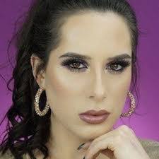 Kristin Crabtree's Instagram, Twitter & Facebook