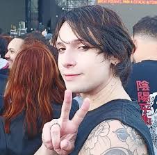 New Deftones track is a vibe, it's pretty straightforward but that's the  beauty of it. So hyped for the new album