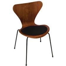 Es handelt sich dabei um eine weiterentwicklung der berühmten ameise. Sitzkissen Sfc 003 Fur Stuhl 3107 Serie 7