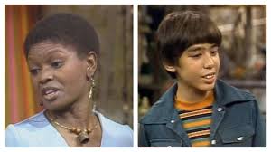 NUMBER: 74 Character: Isabella Toscano Portrayed by: Staci Greason  (1989-1992, 1995, 2000, 2002-2003, 2010) Duration: 1989-1992, 1995, 2000,  2002-2003, 2010 Status: Deceased Romances: John Black Parents: Victor  Kiriakis (deceased) Loretta Toscano ...