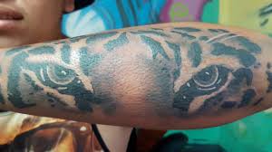 35 ans , international français tigre de corazon , tigres uanl⭐️⭐️⭐️ , sang bleu et blanc , a jamais marseillais. Tatuaje Tigre Youtube
