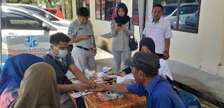 Jun 03, 2021 · gerai samsat keliling ini hanya melayani pembayaran pajak kendaraan bermotor (pkb) tahunan, sedangkan untuk perpanjangan stnk dan ganti plat nomor kendaraan harus datang langsung ke kantor samsat. Jasa Raharja Beri Pengobatan Gratis Kepada Wajib Pajak Di Kantor Samsat Duri