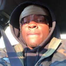 Eugene Grayson III (@DarkSkinKing__)