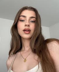 Mary Sher's Instagram, Twitter & Facebook