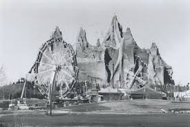 The park currently has 17 roller coasters, two kids' areas, a waterpark, and lots of other attractions. Canada S Wonderland Toronto Public Library