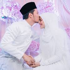 Selamat tahun baru untuk kita semua apa sih yang identik dengan tahun baru ? 76 Gaya Baju Pengantin Fazura Terbaik Modelbaju Id