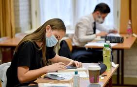 Az első információk a középszintű matekvizsga feladatsoráról. Itthon Itt Vannak A Matekerettsegi Megoldasai Hvg Hu